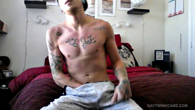 Amateur Inked Robbie Beats Off On Camera