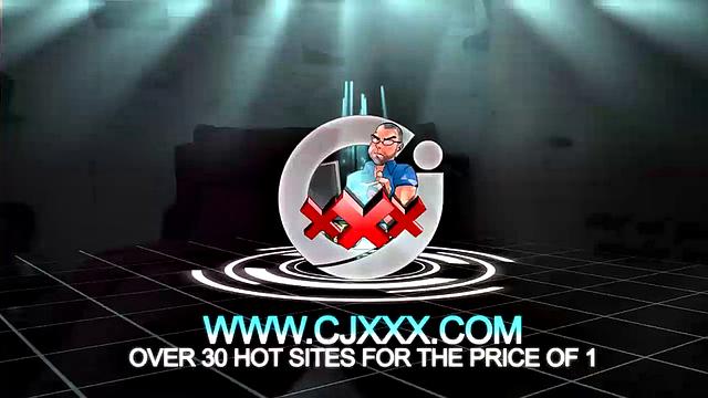 Amateur Inked Robbie Beats Off On Camera