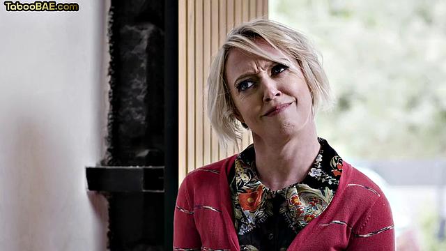 Stunning women sharing lucky guys dick