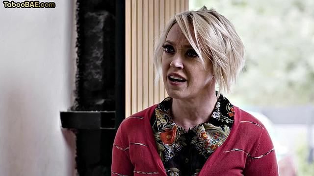 Stunning women sharing lucky guys dick