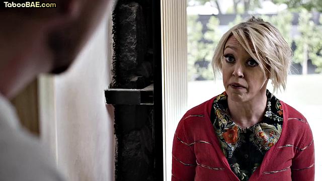 Stunning women sharing lucky guys dick