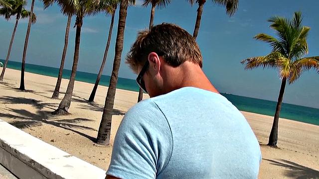 невеста в очках трахается по жёсткому прямо перед свадьбой