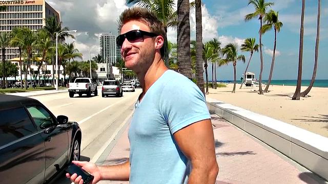 невеста в очках трахается по жёсткому прямо перед свадьбой