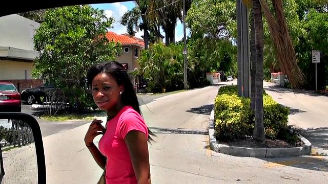 Get ready for a wild and wild head game with this bald pussy and bra-clad babe