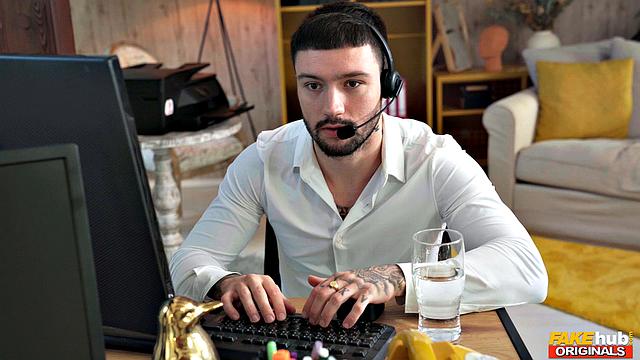 колл-центр или секс-офис? начальница учит сосать лучше, чем отвечать на звонки