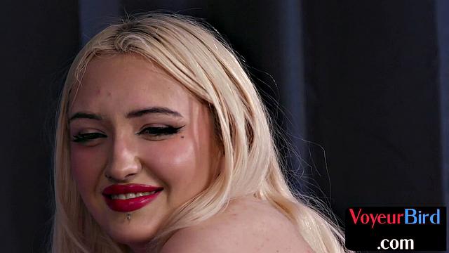 Pervy nympho loves to watch