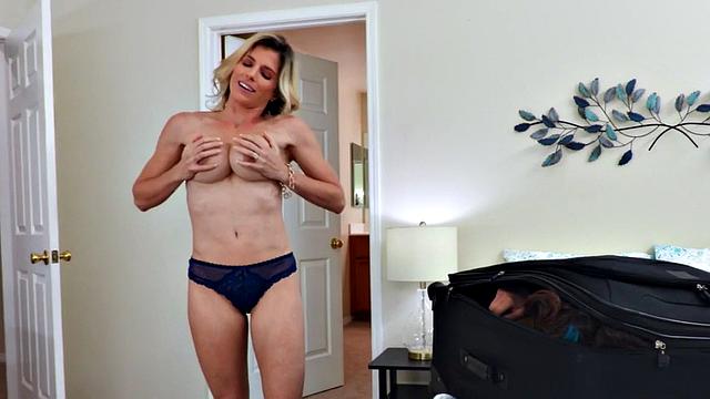 Big-titted cougar nailed from behind by little guy