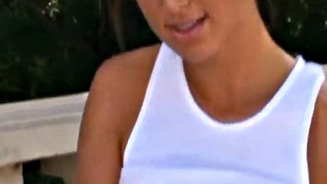 Jessi Summers jerks off a hard dick