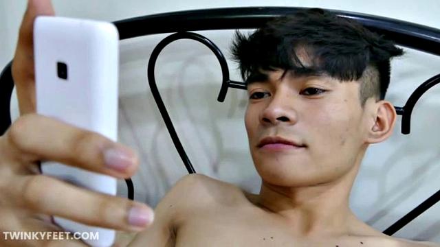 When Felix finds himself alone he likes to play a porn video on his phone and have a good wank. Felix has a foot fetish and loves to get bare foot and jerk off. Today we find him in his room with bare feet and ready to wank.