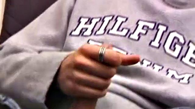 Аарон Майклс дрочит яростно и кончает с размахом