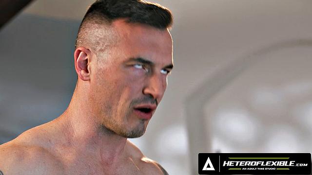 Дерек Кейдж сосет член Майкла Бостона с завязанными глазами и жестко его трахает в попу, гей секс для взрослых мужчин.