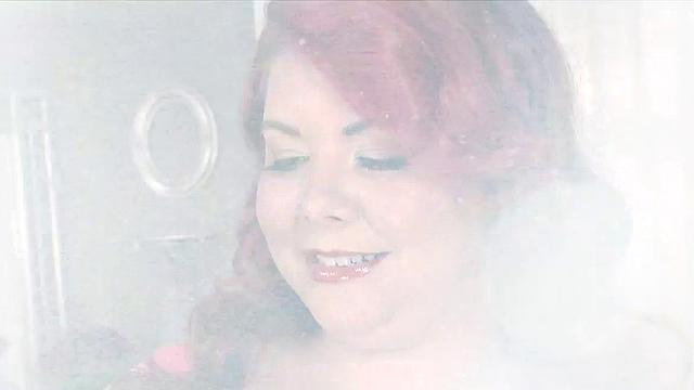 харли энн раздвигает ноги и дрочит свою мокрую киску