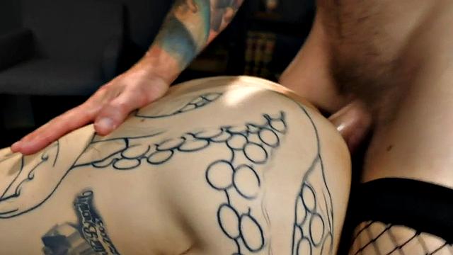 Tattooed stud fucks nympho in anal hole in missionary