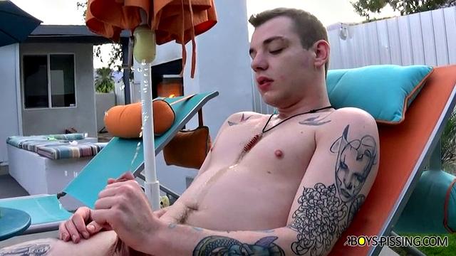 Струи мочи и спермы - Райан Фелдс