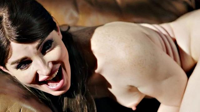 TS hun got rimmed and fisted by passionate babe after oral