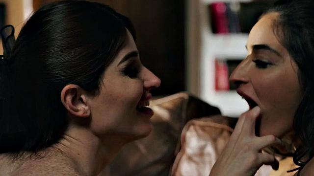 TS hun got rimmed and fisted by passionate babe after oral