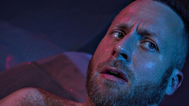 транс-блондинка арель демур отсасывает член джоэлу в космической фантазии