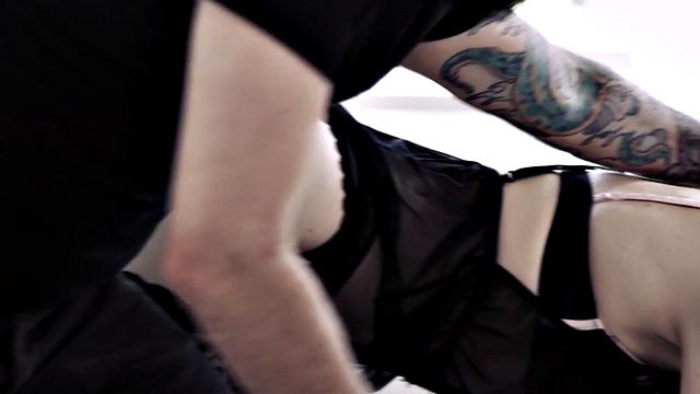 Cutie babe banged in doggystyle