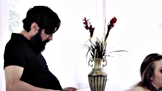 Cutie babe banged in doggystyle