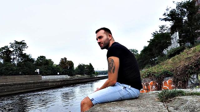 Pulled Euro Jock sucks and fucks in ass for cash