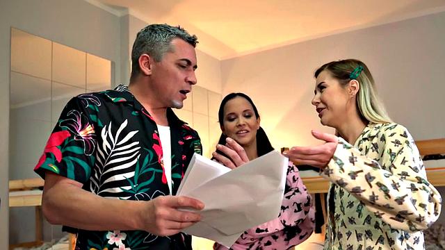 Squirting 21yo bae fucked in 3way