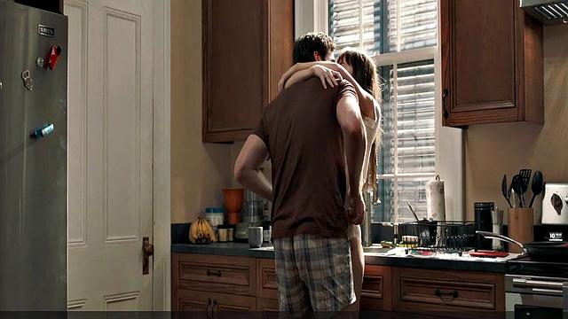 дакота джонсон соблазняет в мокрой ванне