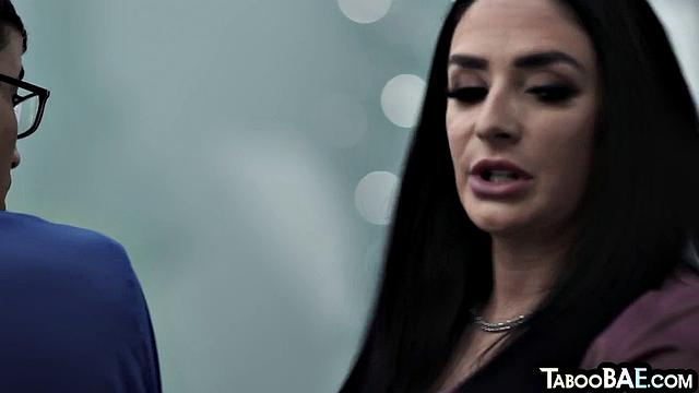 Big-ass babe hardcore cockriding cock