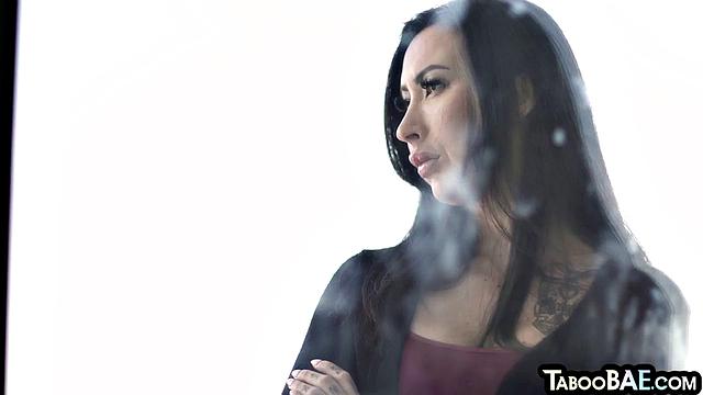 Big-ass babe hardcore cockriding cock