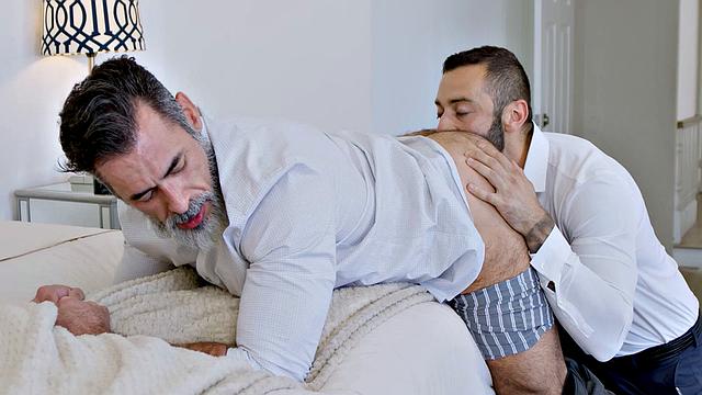 Gorgeous Daddy Dicks Down Muscle Hunk - Drew Valentino, Lawson Jam