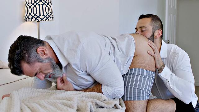 Gorgeous Daddy Dicks Down Muscle Hunk - Drew Valentino, Lawson Jam