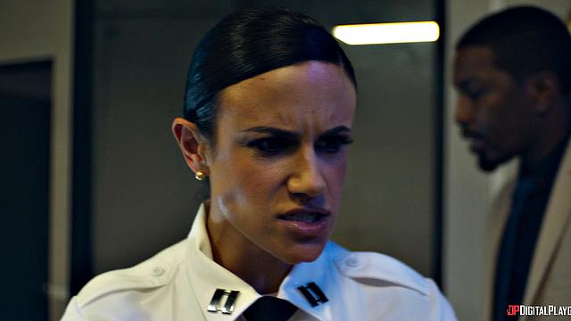 начальница трахает подчинённых на столе - работа мечты