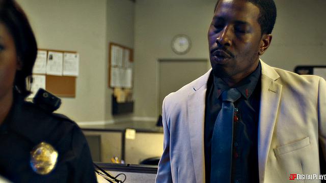 начальница трахает подчинённых на столе - работа мечты