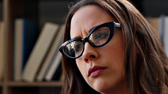 Office lady loves threesome fucking in hairy pussy