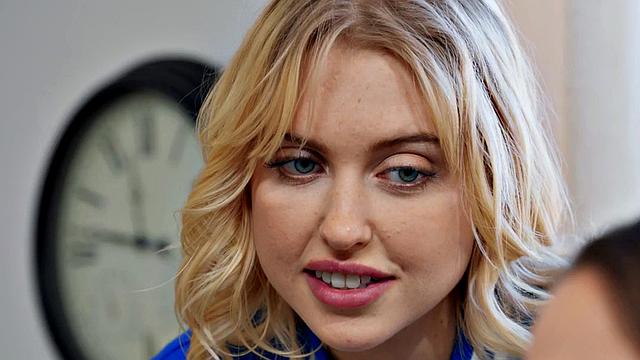 Office lady loves threesome fucking in hairy pussy