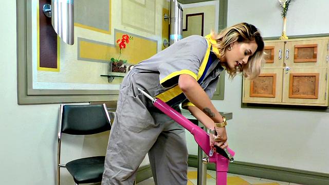 TS Bella Atrix Couldn't Resist