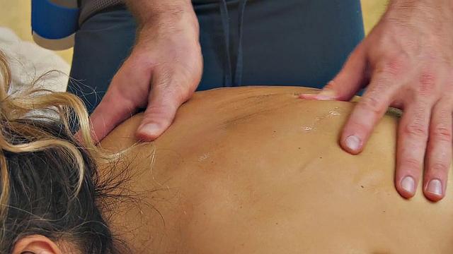 Bigtit shemale gives bj while barebacking masseur