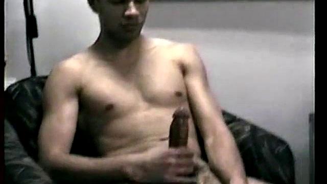 Не выдержала перед его гигантским членом