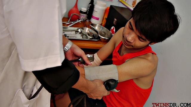 Skinny asian spreading legs for doc