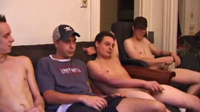 Пятеро парней дрочат