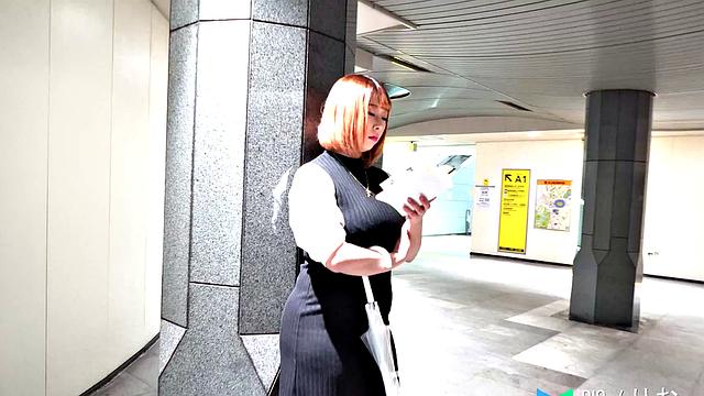 Chubby Rio gives a great footjob