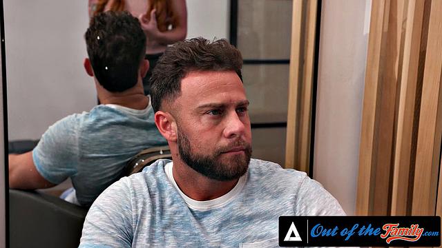 София Локк соблазняет взрослого пасынка и трахается с ним на прощание перед уходом из семьи.