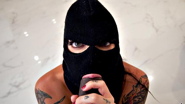 Robber inked MILF deepthroat BBC after being caught