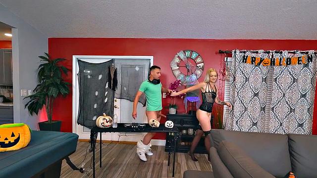 Big Babe pussysmashed by her lover