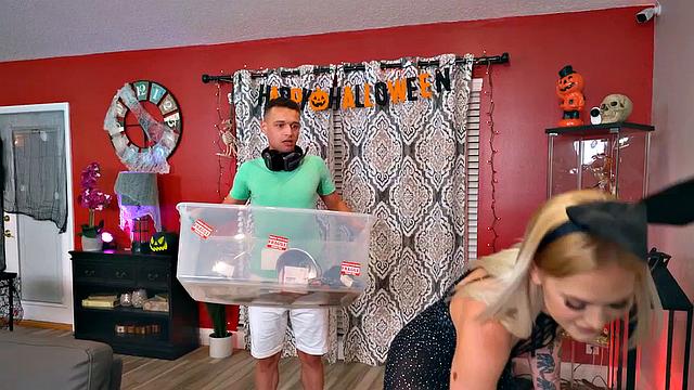 Big Babe pussysmashed by her lover