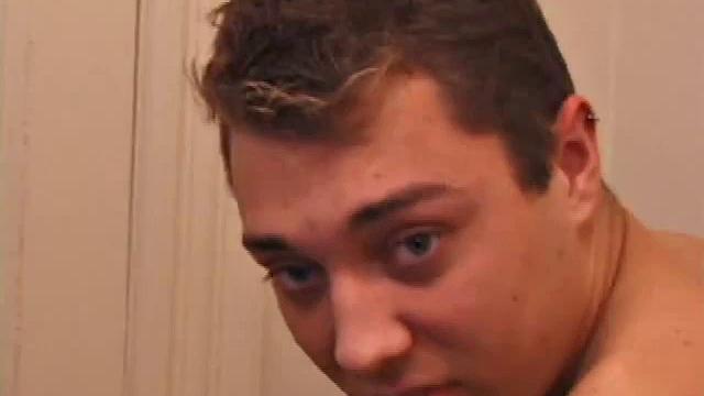 Jake Havoc starts off jerking off to a gay porn video and inserting various sized lubed dildos up his young ass. Then he demonstrates his self-sucking skills, before shooting a cum load all over his face.