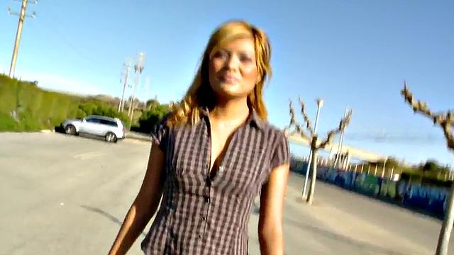 Real stunning Asian babe banged outdoor in doggystyle