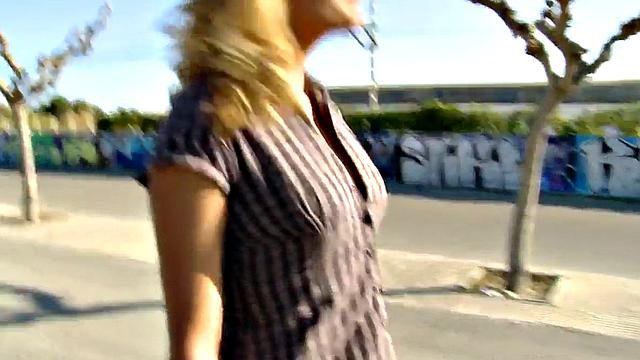 Real stunning Asian babe banged outdoor in doggystyle