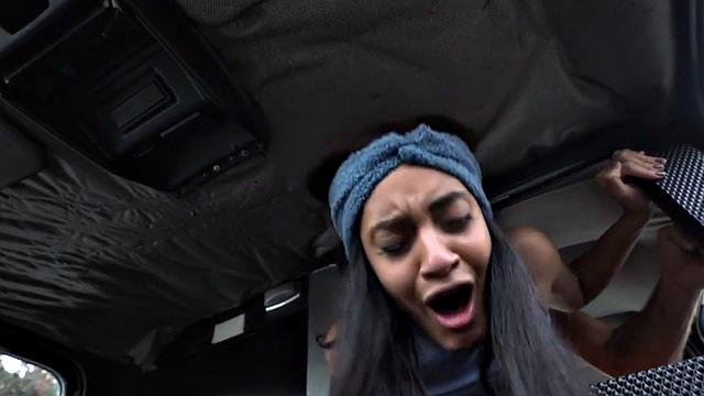 21yo inked slut fucked in her wet pussy in the cab