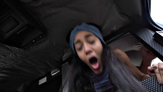 21yo inked slut fucked in her wet pussy in the cab