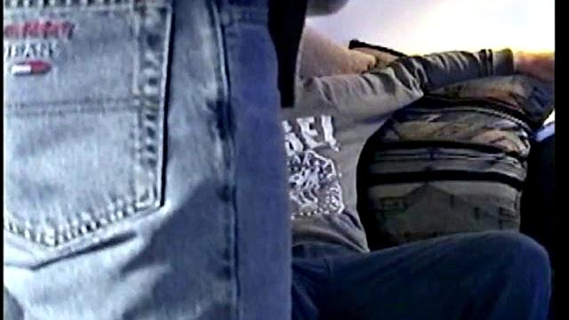 Дрочит и отсасывает у натурала Джереми, сперма летит на лицо